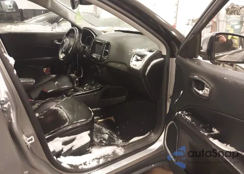 2018 Jeep Compass Altitude 4X4 z USA, uszkodzony, nr VIN 3C4NJDBB2JT395425